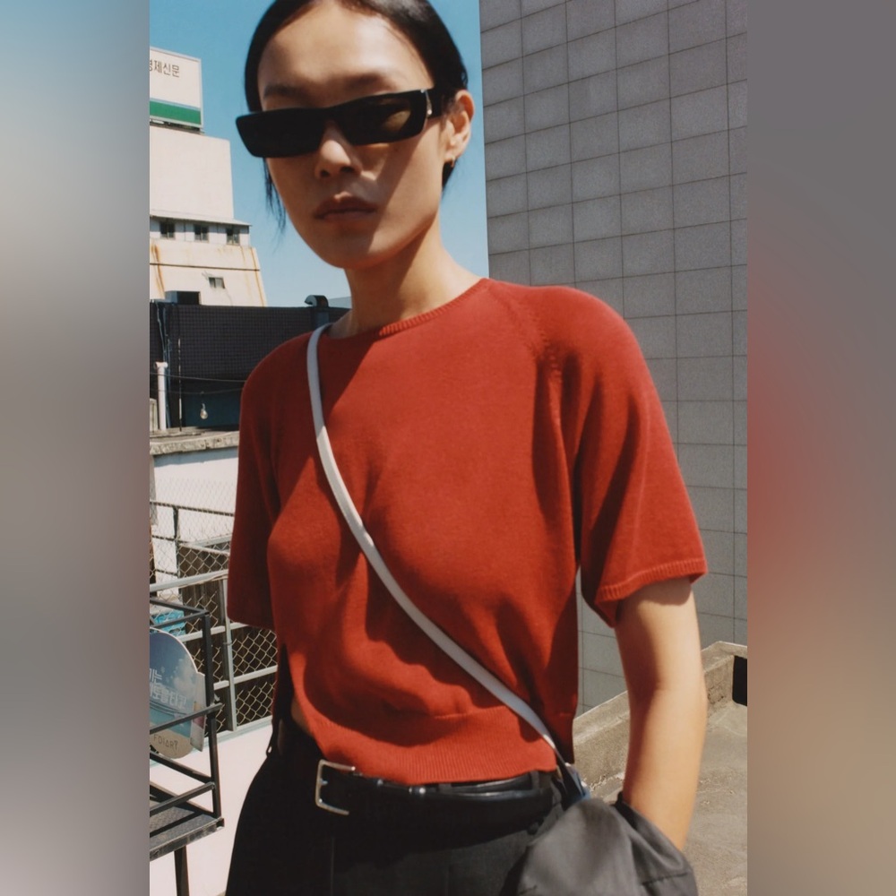 Cordera cut-out short-sleeve red sweater OS